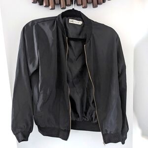 Black lightweight women's bomber jacket